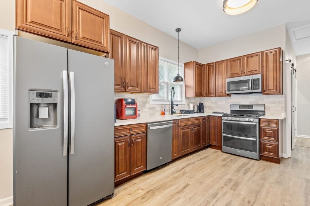 Furnished shared kitchen for rooms for rent near Homewood, Illinois