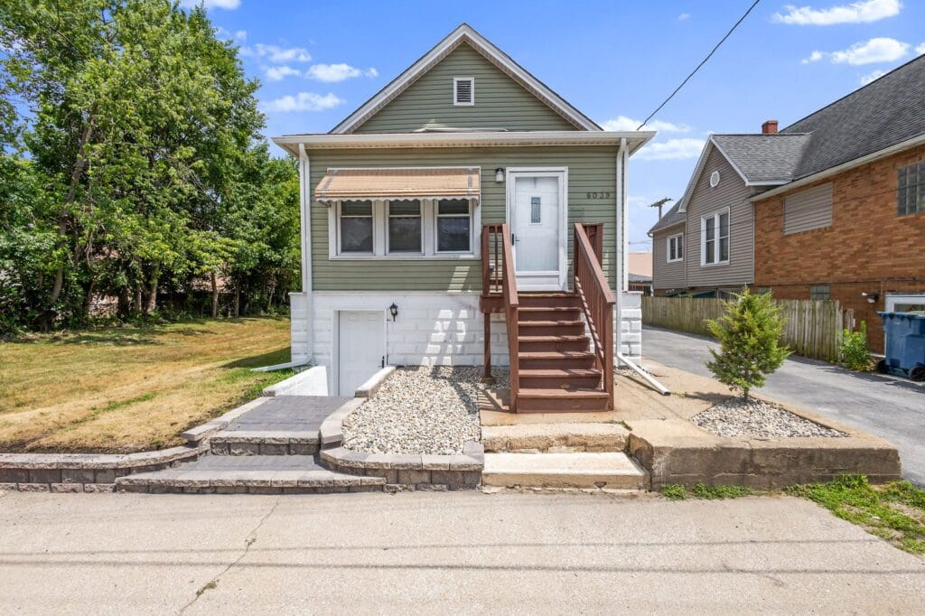 Furnished house exterior for rooms for rent near South Holland, Illinois